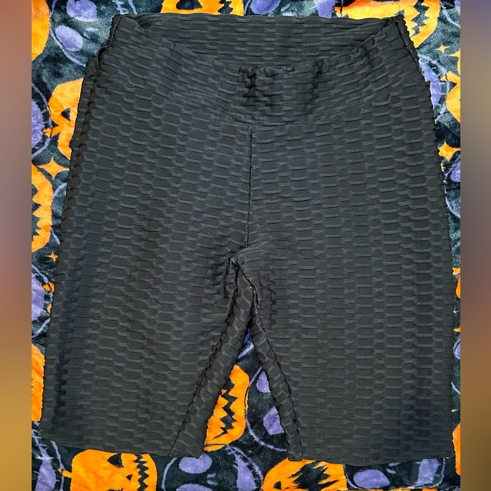 The relationship, black leggings, ruffle butt seen on TikTok